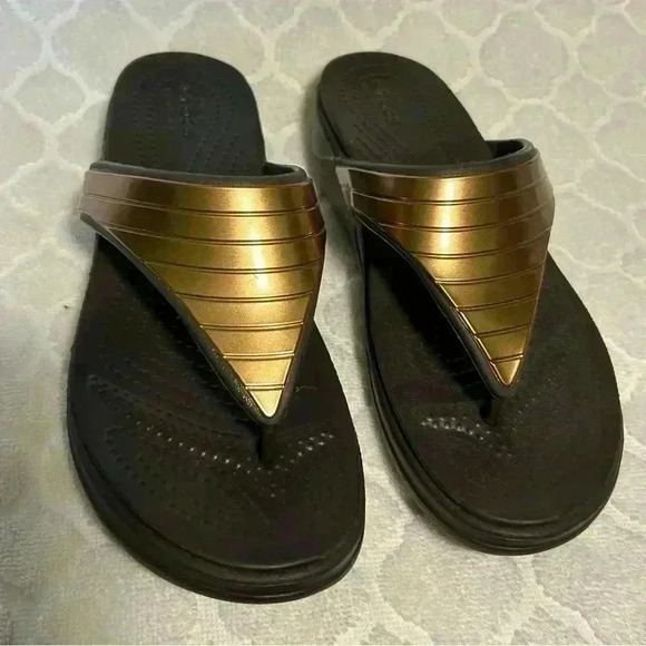 Crocs Monterey Metallic Wedge Flip Flops Espresso Brown. Size 5. Like new! - Picture 1 of 6